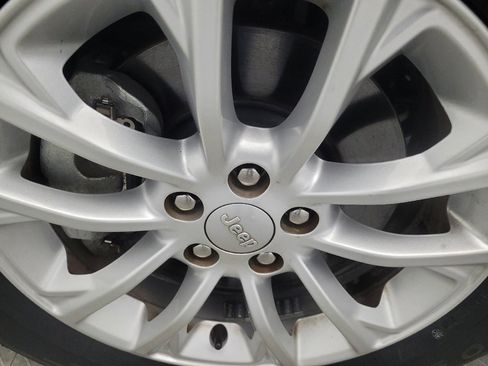 Used 2019 Jeep Cherokee Latitude w/ Popular Appearance Group image 31