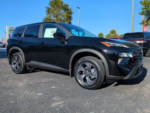 Used 2026 Nissan Rogue SV FWD image 2