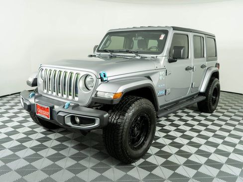 Used 2021 Jeep Wrangler Unlimited Sahara image 3