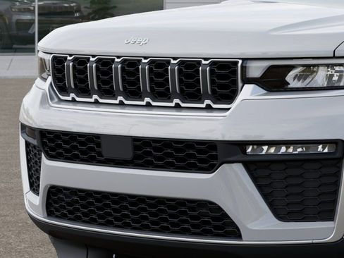 New 2026 Jeep Grand Cherokee Limited RWD image 11