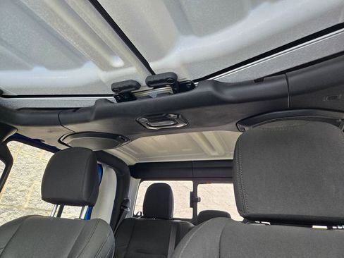 Used 2021 Jeep Gladiator Sport AWD/4WD image 35