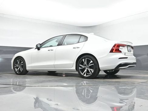 Used 2025 Volvo S60 B5 Core FWD image 14