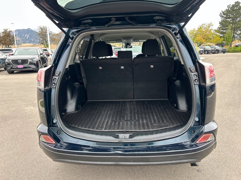 Used 2018 Toyota RAV4 LE w/ All Weather Liner Package AWD/4WD image 17