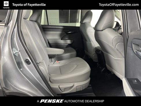 Certified 2026 Toyota Highlander XLE AWD/4WD image 9