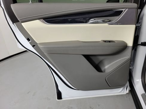 Used 2025 Cadillac XT6 Premium Luxury FWD image 14