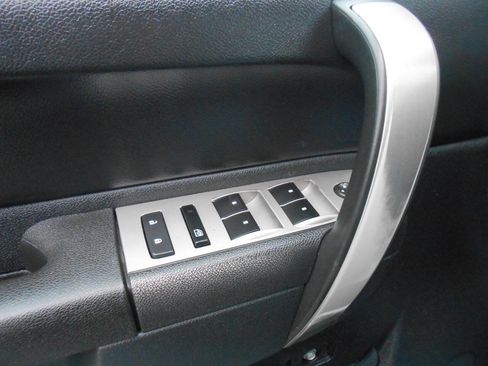 Used 2011 Chevrolet Silverado 3500 LT image 18