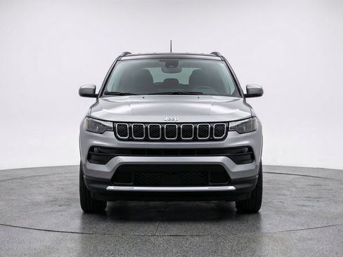 Used 2025 Jeep Compass Limited AWD/4WD image 2