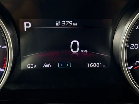 Used 2024 Kia Carnival EX image 13