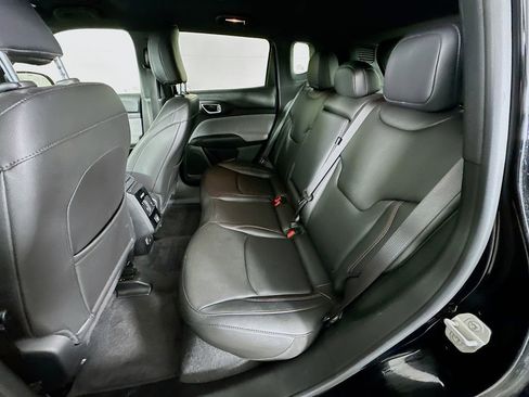 Certified 2024 Jeep Compass Latitude image 33