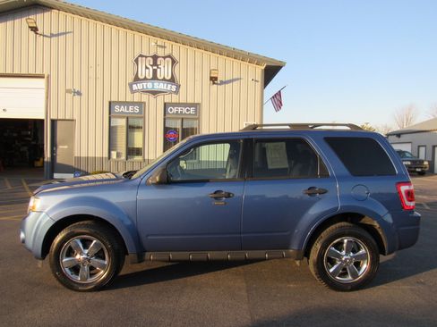 Used 2010 Ford Escape XLT image 2