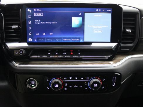 Used 2022 Chevrolet Silverado 1500 LT image 40