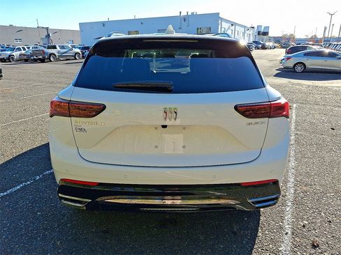 Certified 2025 Buick Envision Sport Touring image 5