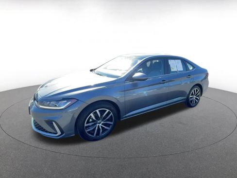 Used 2025 Volkswagen Jetta SE image 8