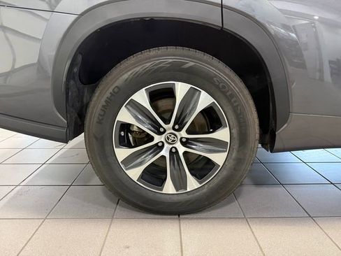 Used 2023 Toyota Highlander L image 9