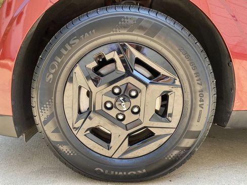 Used 2025 Kia Carnival FWD image 8