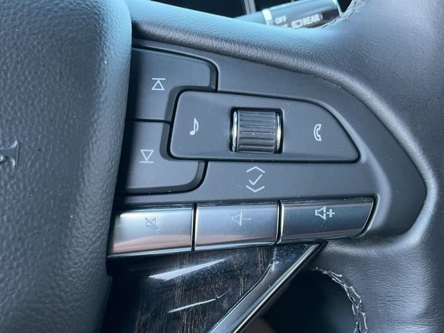 Used 2023 Cadillac Escalade Premium Luxury w/ Performance Package AWD/4WD image 33
