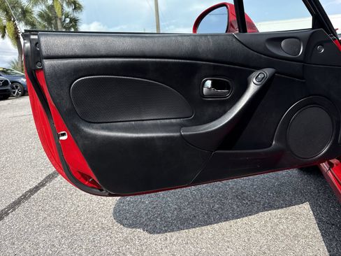 Used 2005 MAZDA MX-5 Miata w/ Convenience Pkg RWD image 22