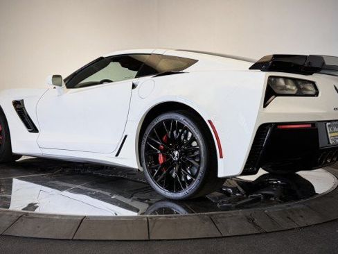 Used 2015 Chevrolet Corvette Z06 w/ 3LZ Preferred Equipment Group RWD image 25