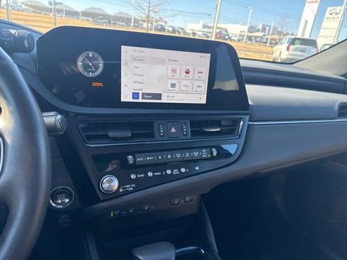 Used 2025 Lexus ES 350 w/ Premium Package image 15