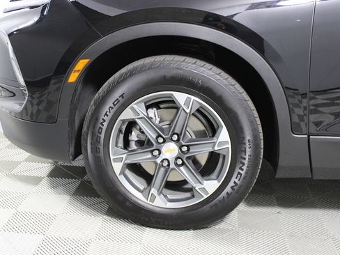 Used 2025 Chevrolet Blazer LT FWD image 25