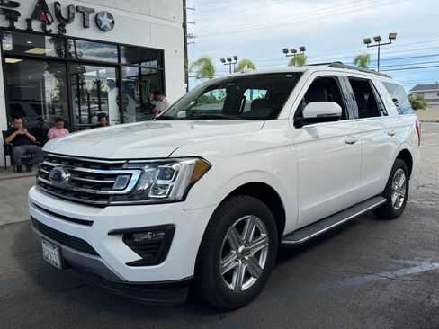 Used 2020 Ford Expedition XLT w/ Equipment Group 202A RWD image 3