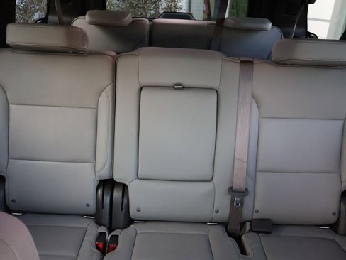 Used 2022 GMC Yukon SLT w/ SLT Luxury Package image 16