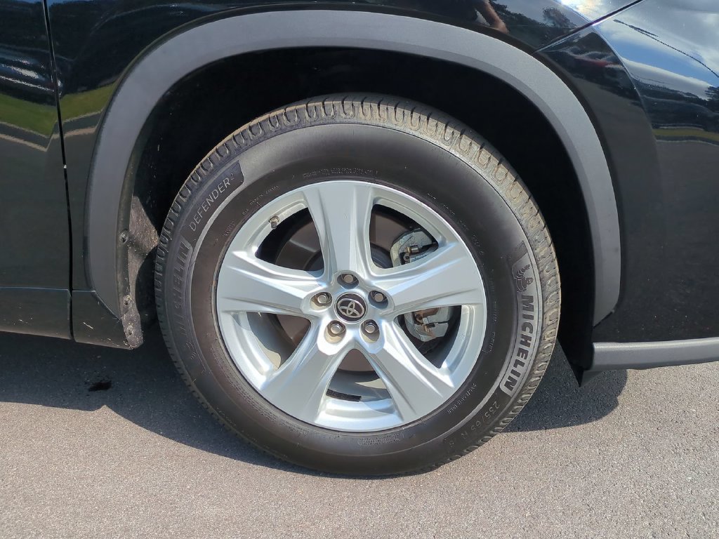 Used 2020 Toyota Highlander LE FWD image 10