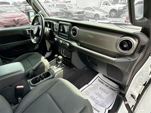 Used 2021 Jeep Wrangler Unlimited Sahara image 32