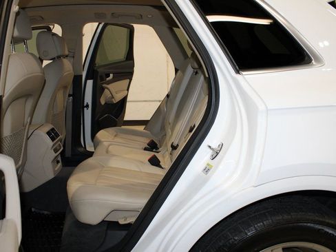 Used 2019 Audi Q5 2.0T Premium Plus w/ Premium Plus Package image 16