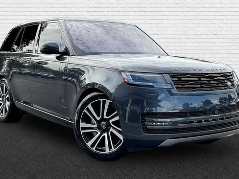 Used 2023 Land Rover Range Rover SE AWD/4WD image 3