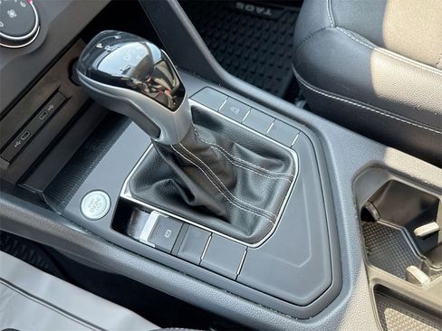 Used 2022 Volkswagen Taos SE image 23