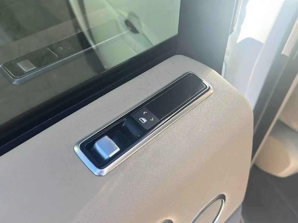 Used 2019 Land Rover Range Rover HSE AWD/4WD image 17