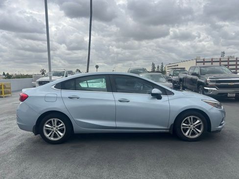 Used 2018 Chevrolet Cruze LT FWD image 4