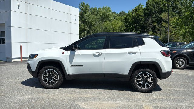 Used 2024 Jeep Compass Trailhawk AWD/4WD image 4