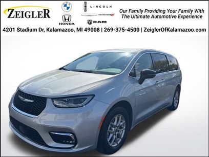 Used 2024 Chrysler Pacifica Touring-L