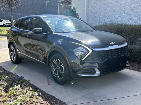 Used 2023 Kia Sportage LX image 2