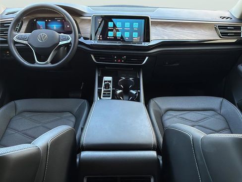 Used 2025 Volkswagen Atlas SE image 18