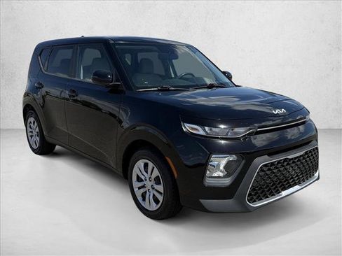 Used 2022 Kia Soul LX FWD image 3
