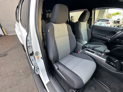 Used 2020 Toyota Tacoma TRD Sport w/ Technology Package image 14