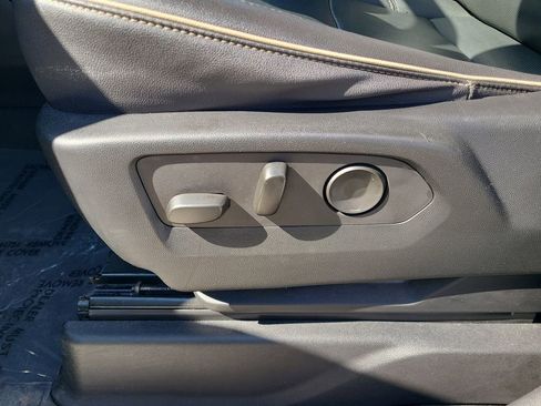 Used 2023 Chevrolet Suburban Premier image 28