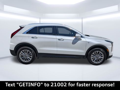 Used 2025 Cadillac XT4 Premium Luxury FWD image 2