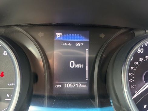 Used 2018 Toyota Camry XLE image 11