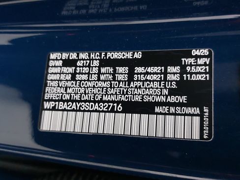 Certified 2025 Porsche Cayenne Coupe AWD/4WD image 38