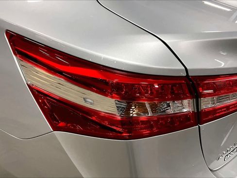 Used 2013 Toyota Avalon Limited image 26