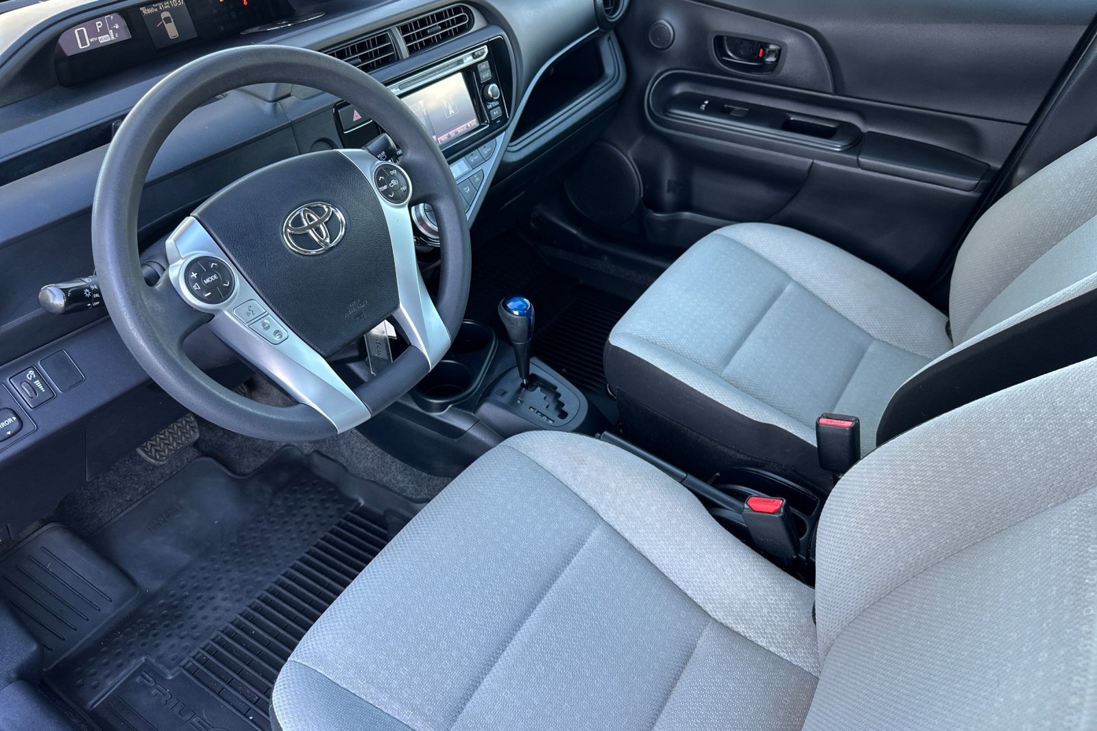 Used 2016 Toyota Prius C One FWD image 11