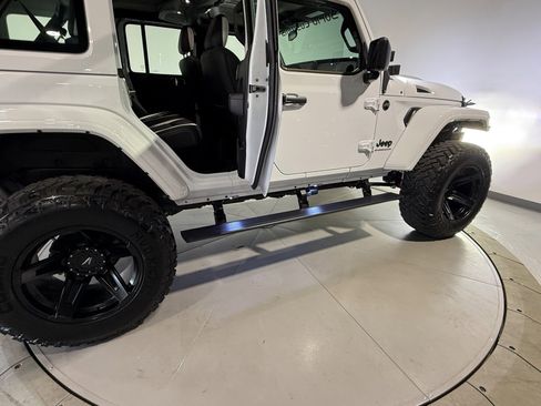 Used 2025 Jeep Wrangler Sport AWD/4WD image 18
