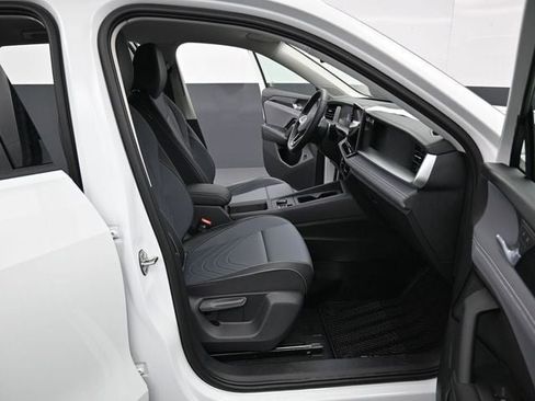 New 2026 Volkswagen Tiguan SE image 14