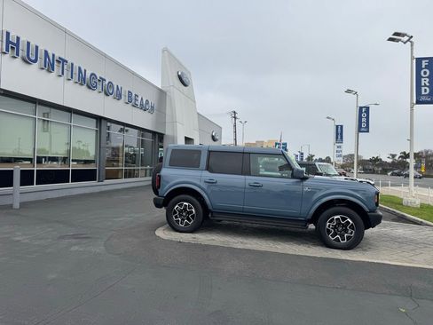 Used 2025 Ford Bronco Outer Banks image 3