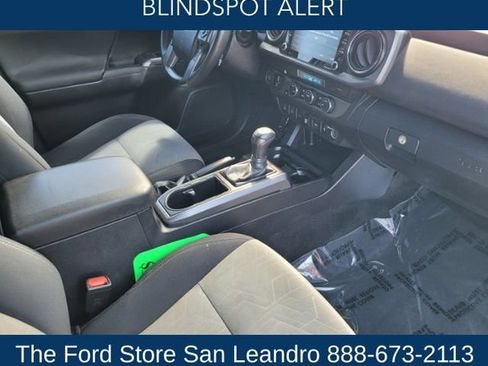 Used 2018 Toyota Tacoma TRD Off-Road w/ Technology Package AWD/4WD image 10