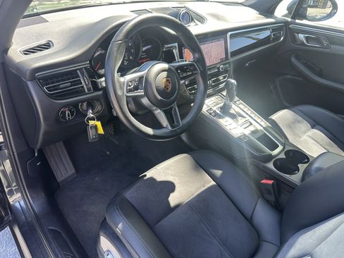 Used 2020 Porsche Macan AWD/4WD image 19